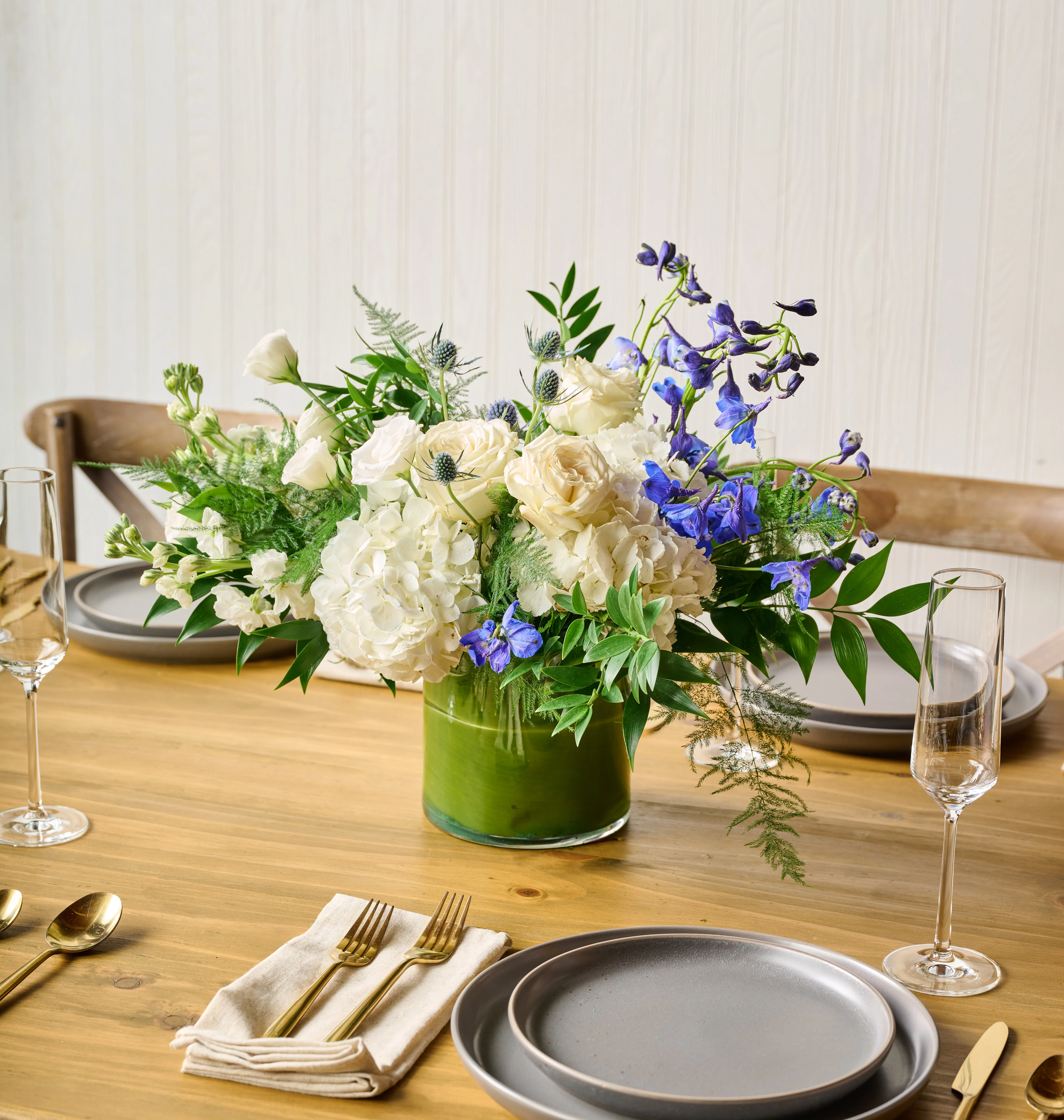 Garden White & Blue Small Centerpiece - Image 3