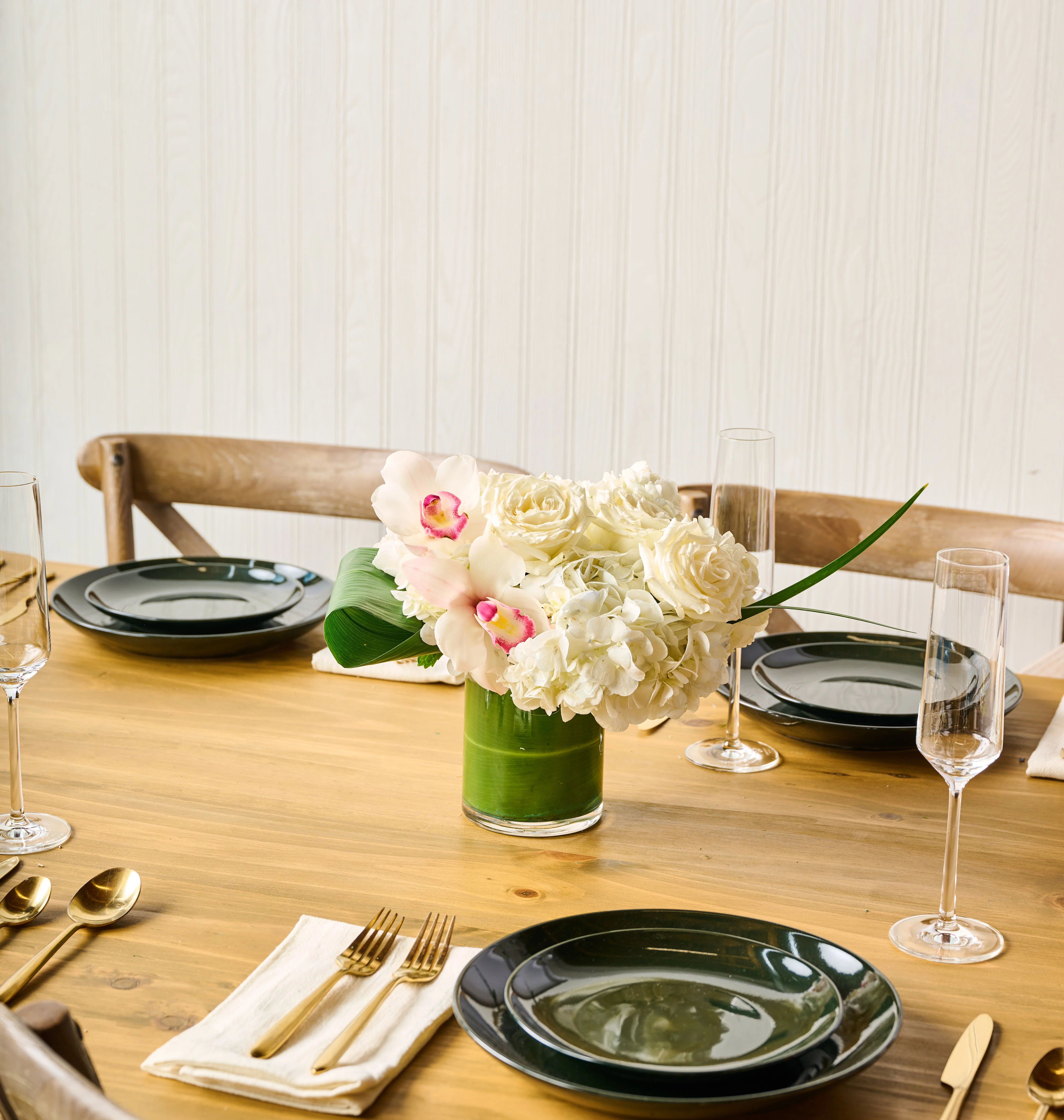 Modern White Small Centerpiece - Image 3