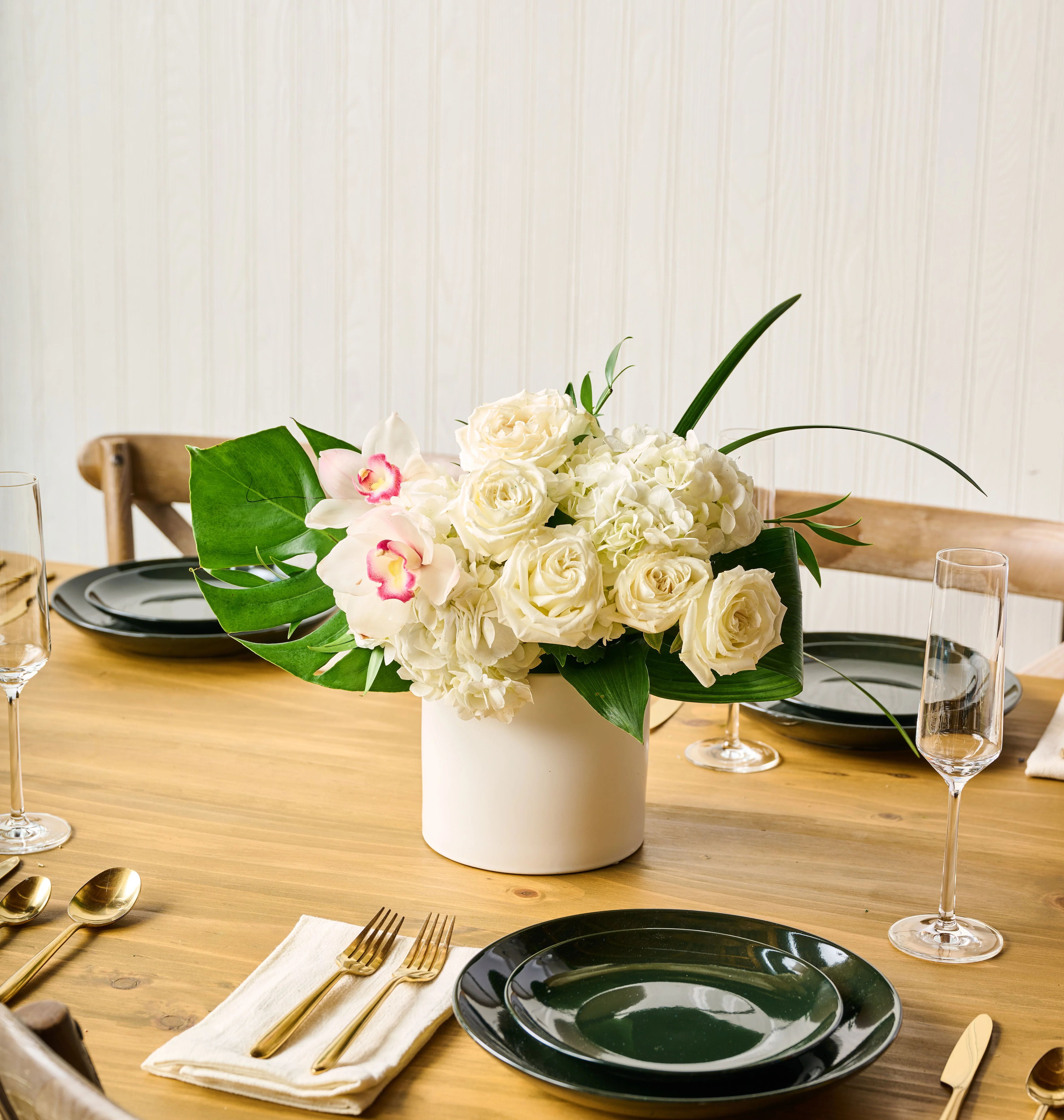 Modern White Small Centerpiece - Image 4